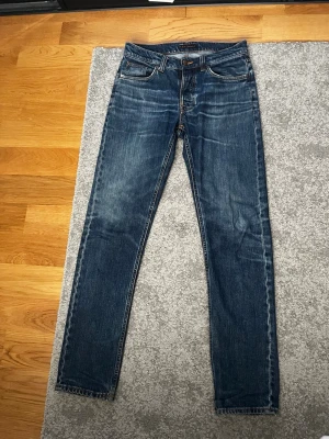 Nudie Solid Ollie 30/34 - Nudie Solid Ollie 30/34. Riktigt snygg tvätt och jeans i väldigt bra skick.