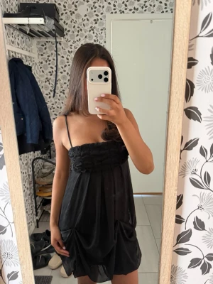 Svart klänning - Perfekt klänning till en middag med familj eller vänner 🖤