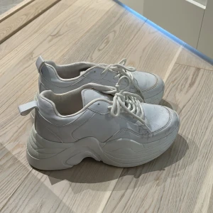 Höga sneakers - Höga sneakers från Nelly, strl 37.