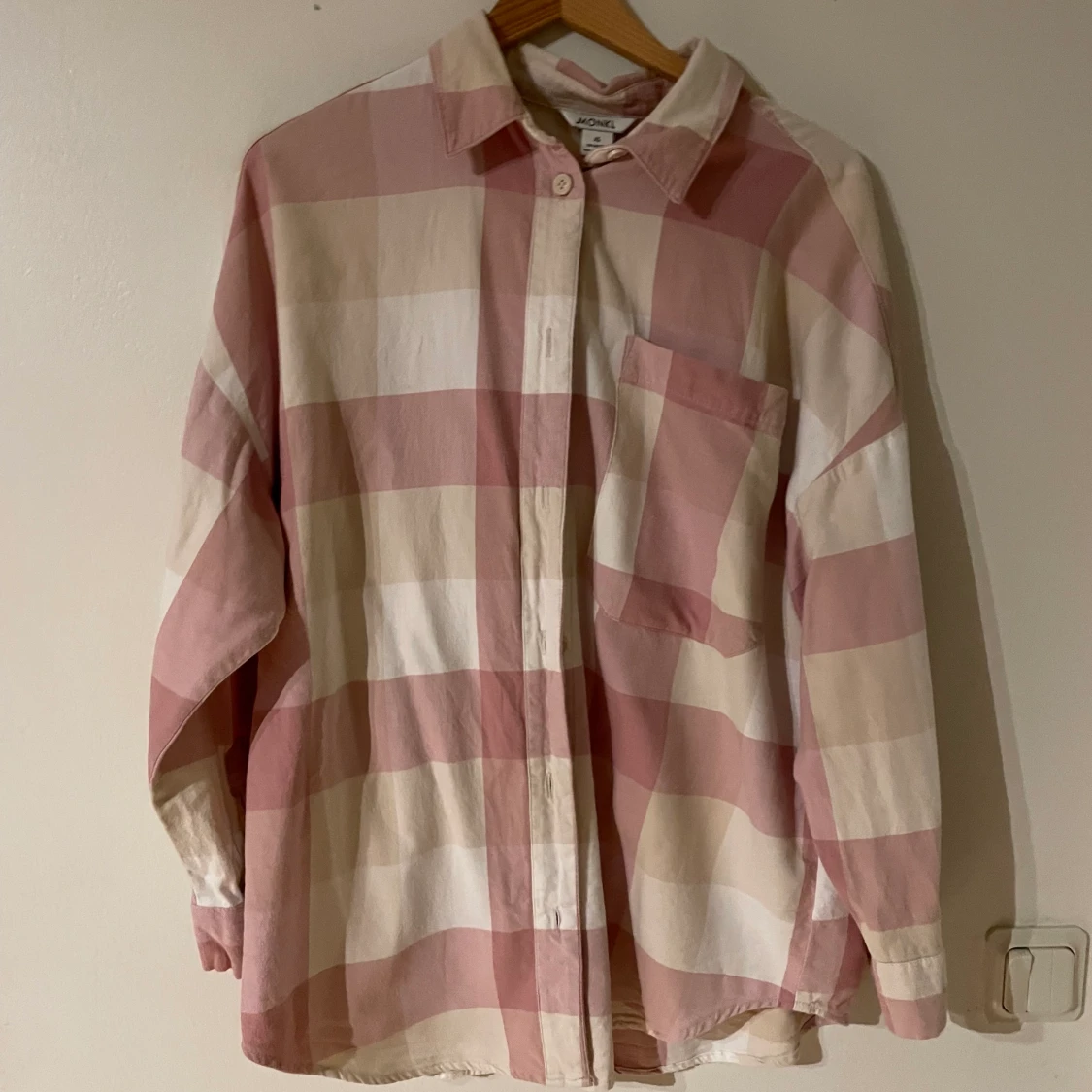 Oversised rosarutig skjorta, stl XS 