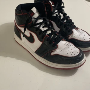 Jordan 1 Bloodline - Riktigt schyssta Jordan 1 Bloodlines 2019 som tyvärr inte kommer till användning längre. Skick ca 7/10