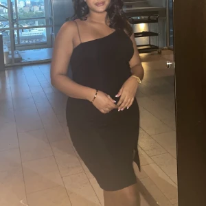 Little black dress - Säljer denna fina svarta klänningen från NAKD. Nyskick, endast använd 1 gång.