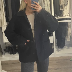 Kort kappa  - Säljer min populära kappa från monki i storlek S. Buda från 400kr exklusive frakt ❤️‍🔥