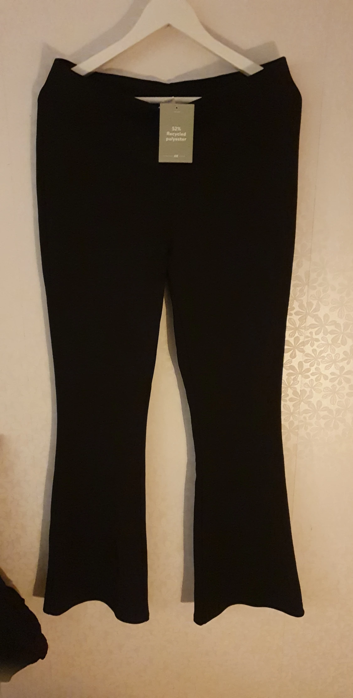 Snygga utsvängda byxor 