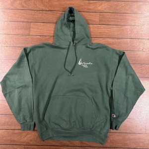 Champion New hampshire  - Snygg vintage Hoodie i storlek XL sitter som en Boxy L! Använd gärna Köp nu!