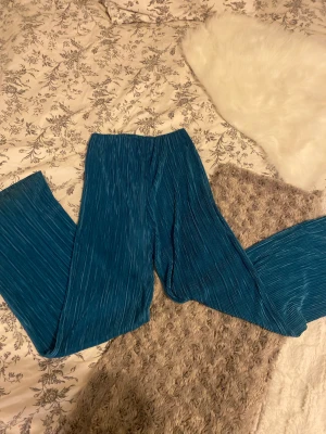 Byxor - Fina blå byxor från zara