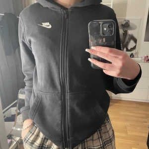 Svart Nike ziphoodie - Bra skick inga skador