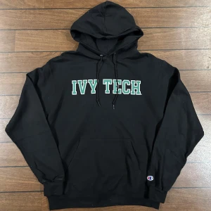 Champion Ivy tech Hoodie - Snygg vintage Hoodie i storlek M! Bara att skriva om du undrar över något🙏