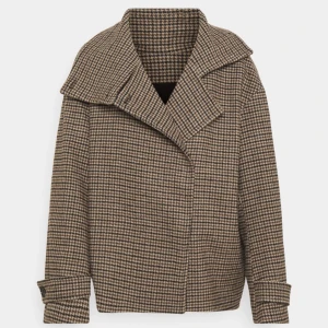 Arket jacka slutsåld - Säljer den här nästan oanvända jackan från Arket. Slutsåld i de flesta storlekar.