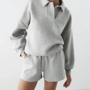 Gina Tricot, remi shorts/ mjukis - Säljer dessa super sköna remi/mjukis shortsen ifrån Gina Tricot då jag har alldeles för många😅 Dem är i super bra skick då de bara är använda en gång🥰Det är bara att skriva för fler bilder, och pris går alltid att diskutera🥰