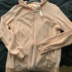 Esmara tröja - Zipup tröja från esmara. Står ej storlek men jag skulle säga S.