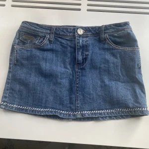 Jeans kjol - Sjukt snygg vintage jeanskjol💕 hör av er om ni vill ha bild på! 