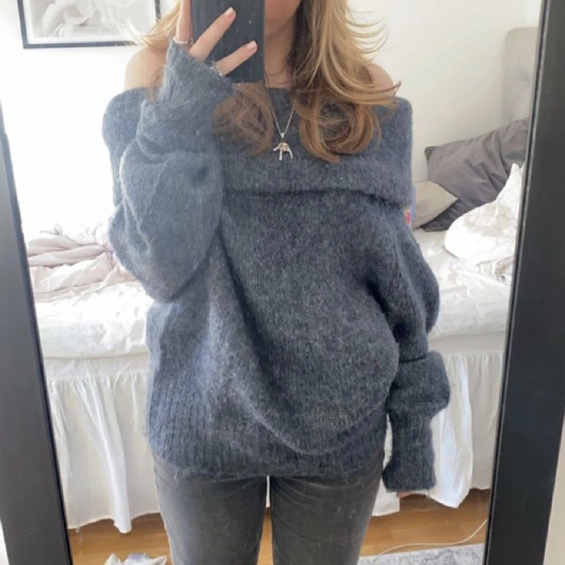 Offshoulder stickad tröja