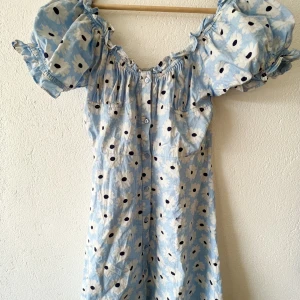 Floral dress - Super pretty summer floral dress. Great to dress up or down