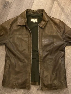 läderjacka - jätte snygg läderjacka, köpt secondhand 👍