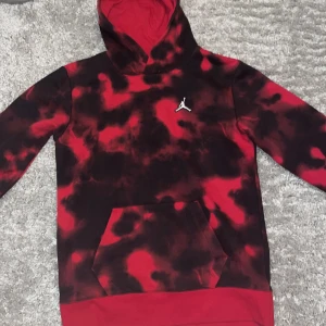 Jordan Hoodie - Jätte snygg Jordan Hoodie, säljer den på grund av att dms blev för liten för mig är (178)