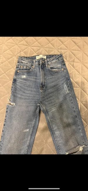 Jeans  - Har aldrig använt dem,  jeansen är från zalando är värda 350 kr