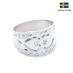 Västerbottenring silver - Strl 19,5. Säljer då jag vill köpa mindre storlek! 😊köpt för 700 kr i julas, försiktigt använd och därmed i näst intill nyskick. 