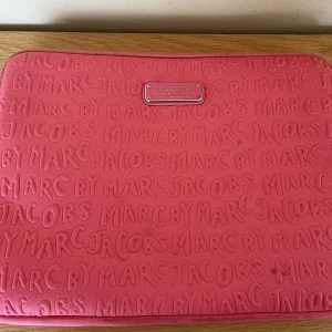 Datorfodral Marc Jacobs - Datorfodral från Marc Jacobso fint skick