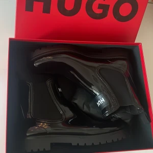 Ny Hugo boss stövlar dam  - Helt nya! Endast provade.  Storlek 39. 