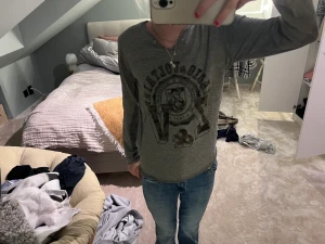 Zadig tröja - Så snygg zadig tröja! Ny pris ca 600kr! Barn strlk 13-14 år men motsvarar en xs-s!