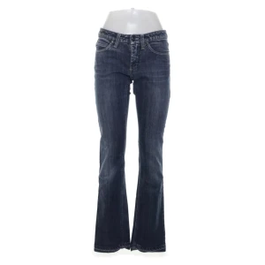Acne jeans - Blå jeans från acne studios. Lågmidjade. Bra skick inga hål eller störta skador. 200kr 😃28x34 passar mig som är en S. Passar bra  i längd för 170-175. 