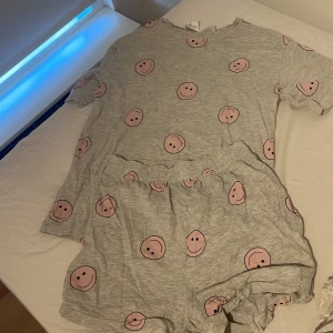 Pyjamas set - Pyjamas set från nakd. Inte min stil och därför nästan aldrig använd❤️