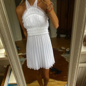 Studentklänning - Helt oanvänd studentklänning. Så fin rygg 