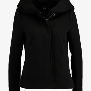 Only jacka - Knappt använd, nypris 429kr.