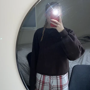 Brun sweatshirt - En basic brun sweatshirt från gina tricot😊