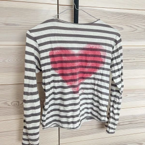 Zadig & Voltaire tröja - Trendig tröja från Zadig & Voltaire. Säljs till bra pris!