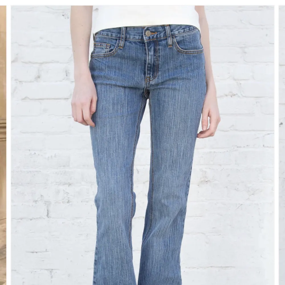 Skitsnygga jeans från Brandy Melville, endast använda ett fåtal gårnger. Har dock satt dit en extra knapp pågrund av att dom var lite små💗. Jeans & Byxor.