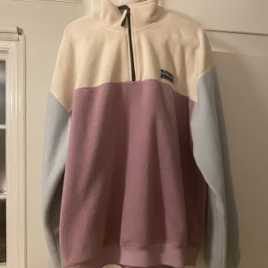 Junkyard fleece  - Jättefin fleece som är köpt förra året, sparsamt använt, då den inte riktigt är min stil! 