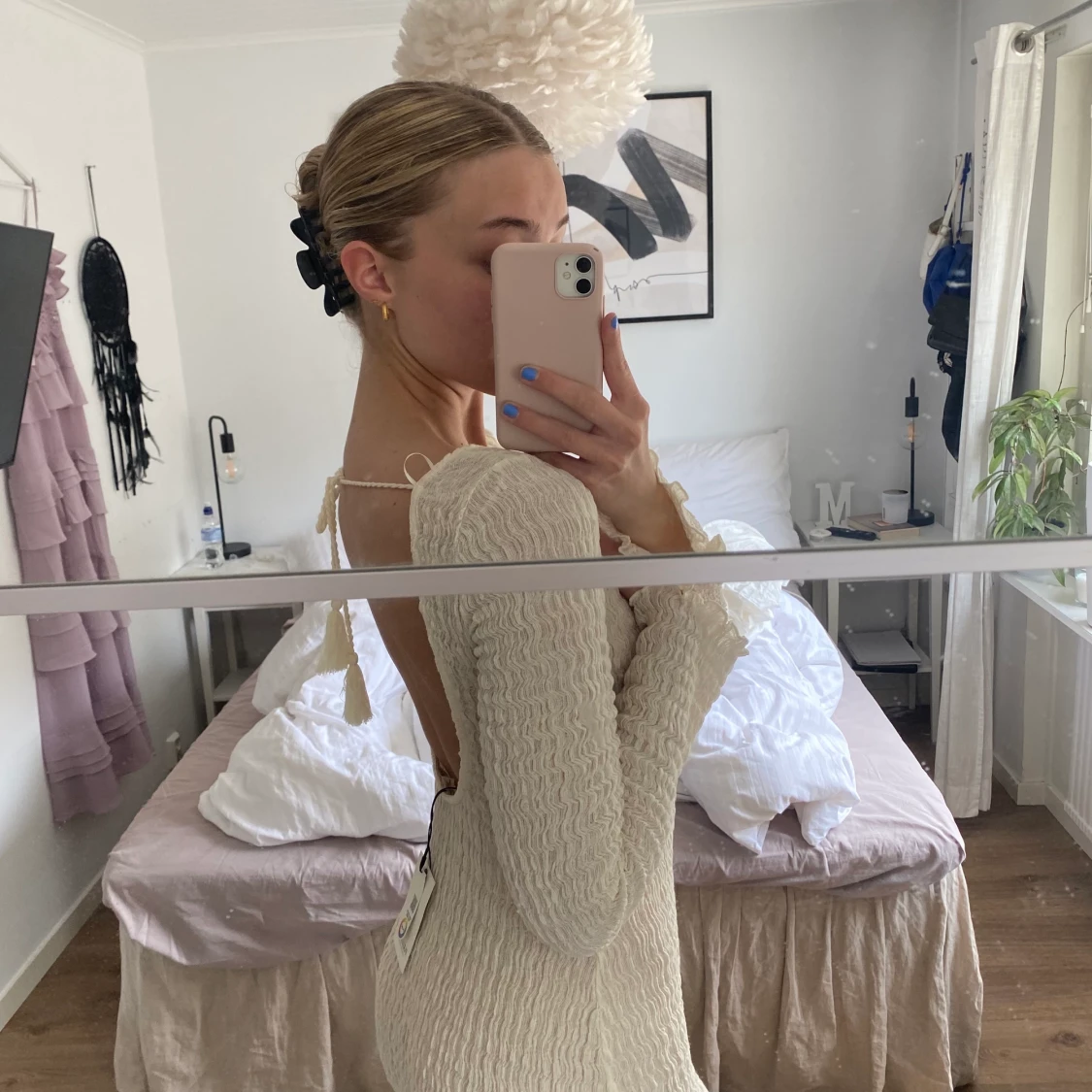 Vit klänning med öppen rygg - 91