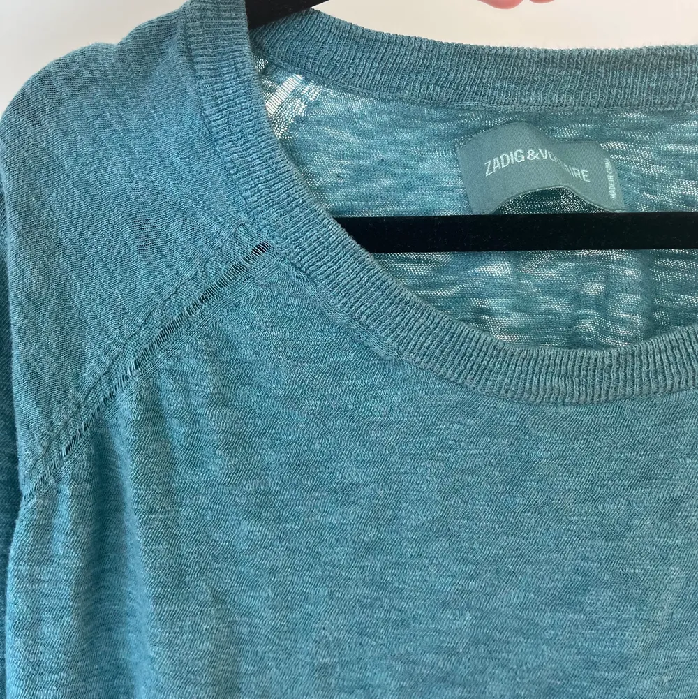 Säljer nu denna snygga turkosblåa tröjan från Zadig Voltaire. Snygg strass på ryggen! . Toppar.