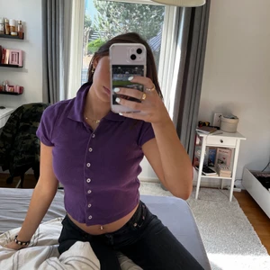 brandy mellevie topp - Topp från Brandy Mellevie! Osäker om den fortfarande säljs! Säljer pga inte riktigt min stil längre! Använd typ 1 /2 gånger <3