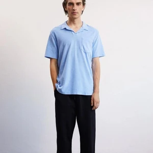 Terry polo - Köpte denna för cirka 3 månader sen och har används ändast en gång! Skriv gärna om du är intresserad.