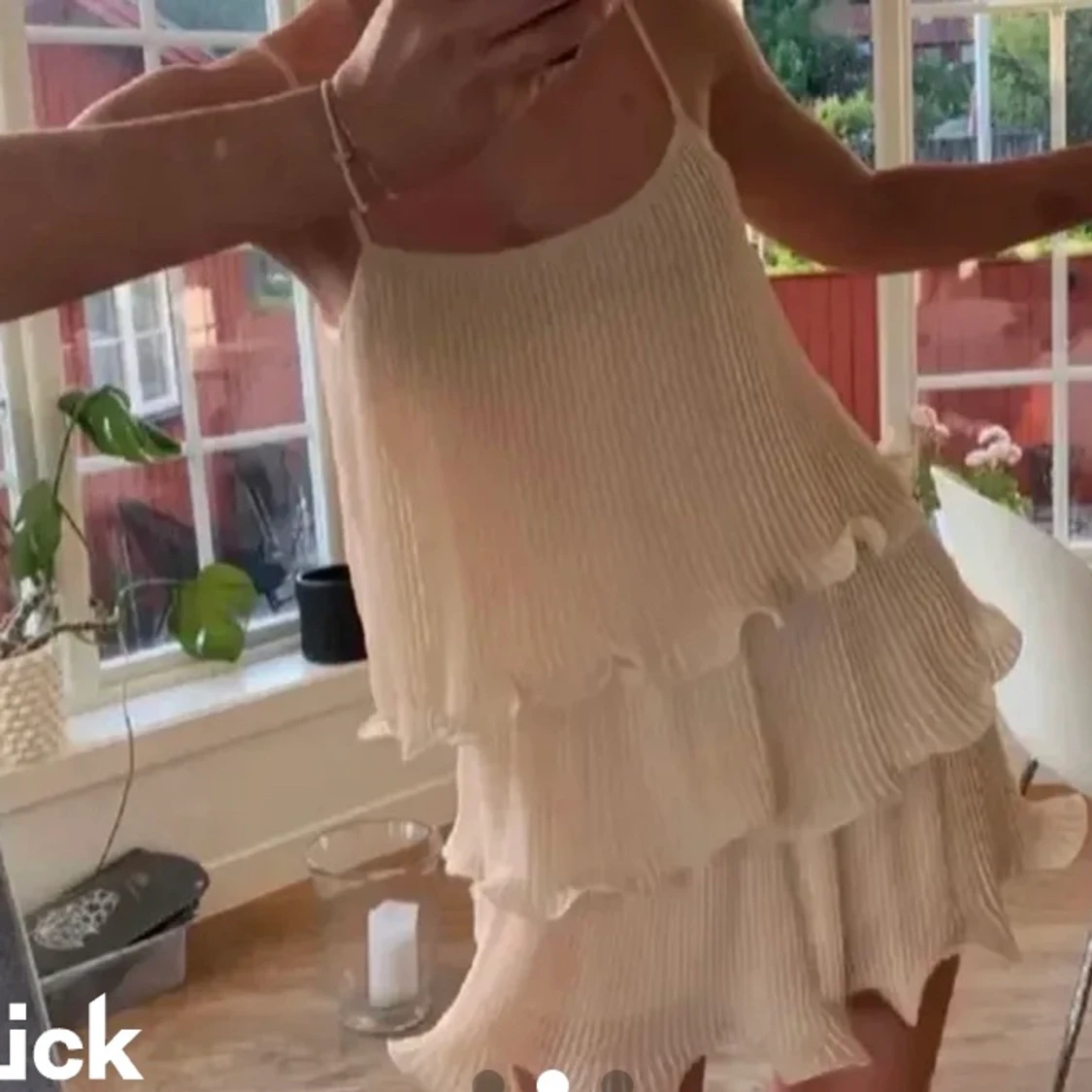 Söker! Volangklänning HM