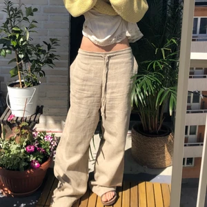 Linnebyxor  - Superfina linne byxor, 100% linne🤎                                         Byxans innerben: 83cm Midja: 76- 104cm (resår) HÖGSTA BUD: 350kr köp direkt: 400kr