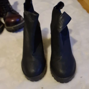 Divided stövlar - Bra skick. Köparen står för frakt.