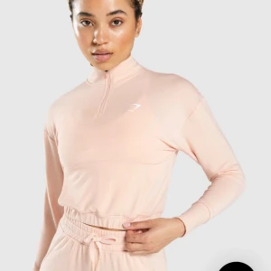 Gymshark pullover  - Säljer då den inte kommer till användning. Endast testad. Strl S💜