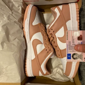 Nike dunk rose whisper - Nike dunk rose whisper, strlk 38. Helt nya med kvitto