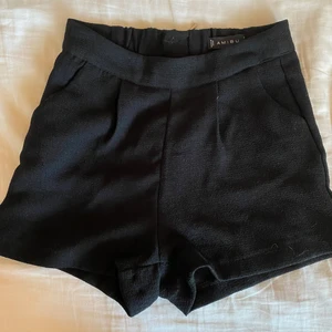 Shorts - Aldrig använda, liknar kostymbyxor 