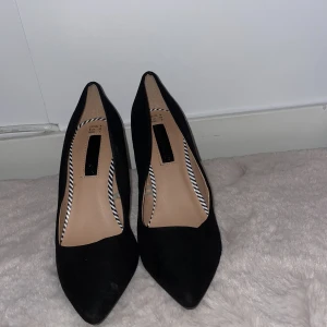 Klackskor  - Klackskor storlek 38 men mer som 37-37,5