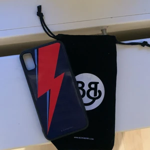 Iphone skal X/XS - Säljer mitt nästan oanvända bjornberry skal då jag bytt mobil(: (dustbagen skickas med)