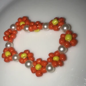 Båda Blom armbandet för 14kr  - Om du vill köpa en istället så snackar vi privat ;)