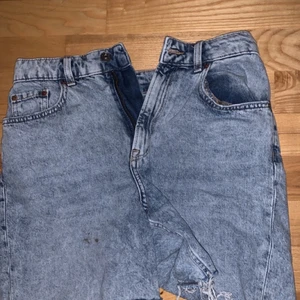 Jeans shorts  - Fina jeansshorts från H&M , fint skick! Budet börjar på 50kr! Står ej för frakt!