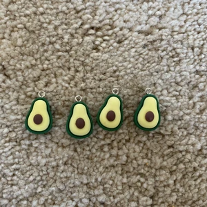 Avokado örhängen - Avokado örhängen inte äkta silver kostar 3kr styck