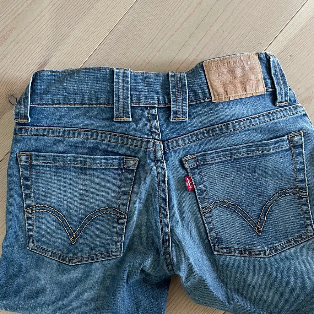 Supersnygga vintage levisjeans som passar XS. Köp direkt för 150kr!. Jeans & Byxor.