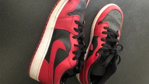 Jordans - Säljer nu mina jordans som jag köpte förra våren. Knappt använda så i bra skick, storlek 39. Hör av dig om du har mer frågor☀️